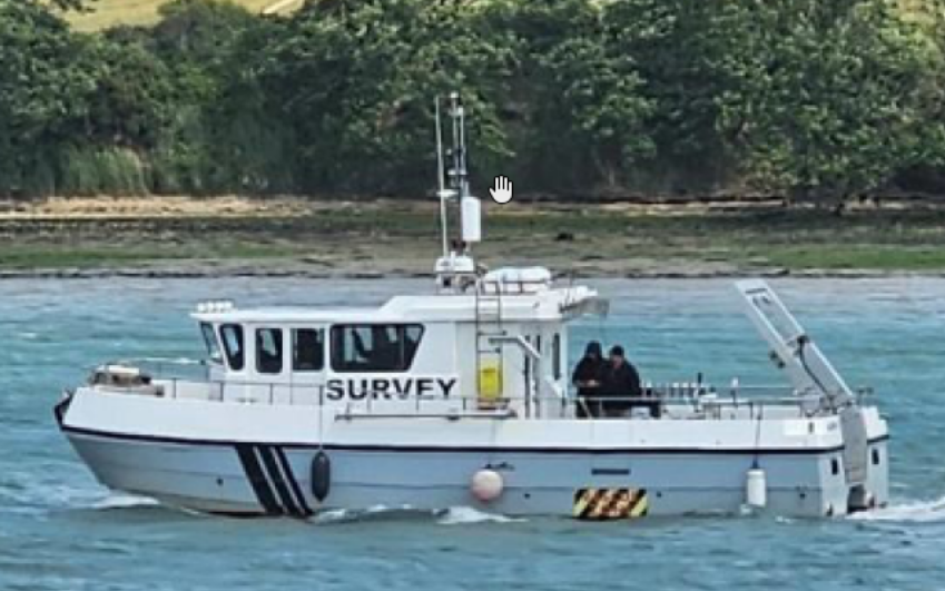 A boat on the water

AI-generated content may be incorrect.